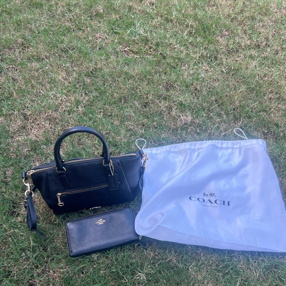 Black Coach bag & wallet. Good condition comes with original storage bag.